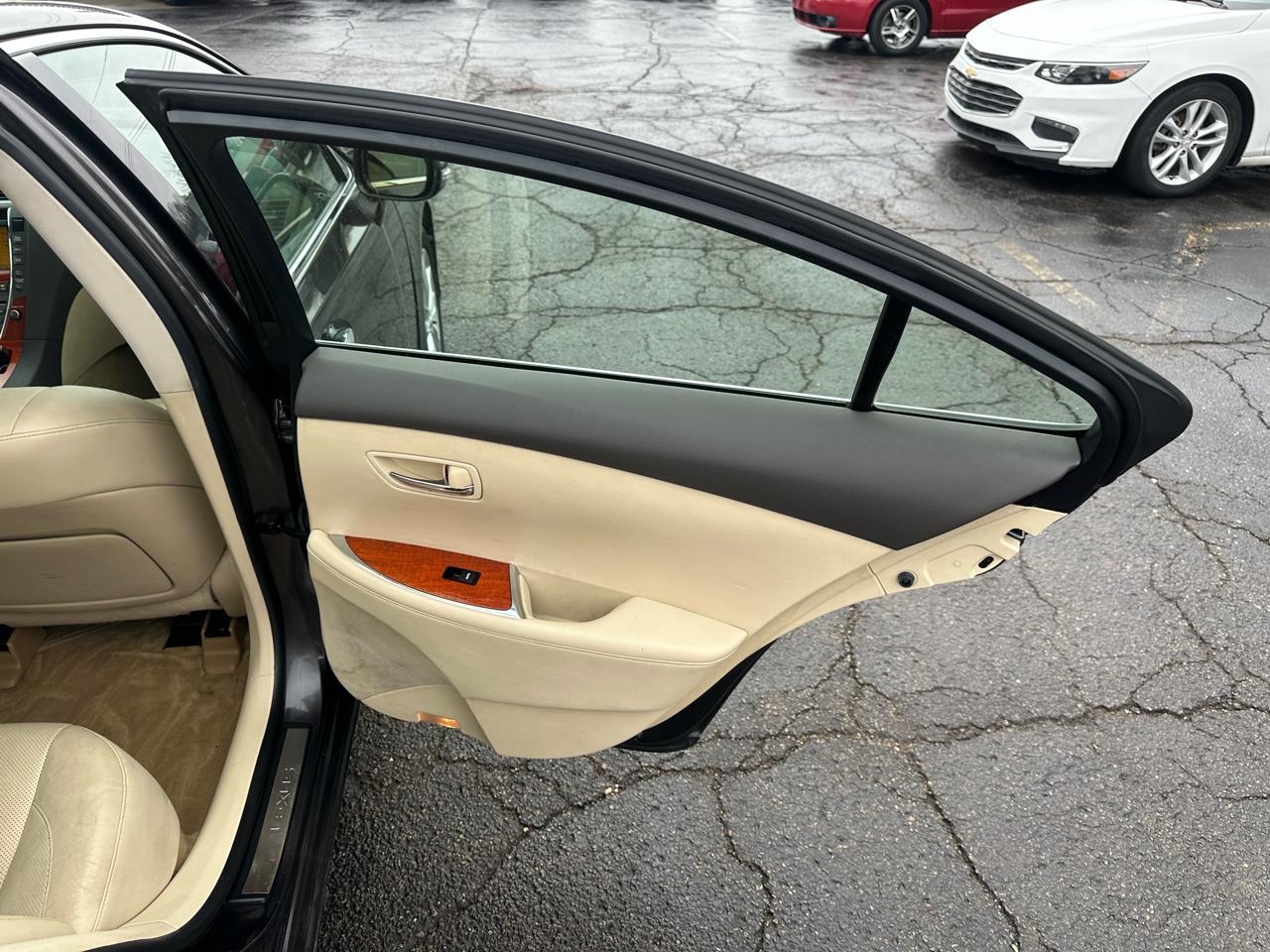 Lexus ES 350 4dr Sdn 2010