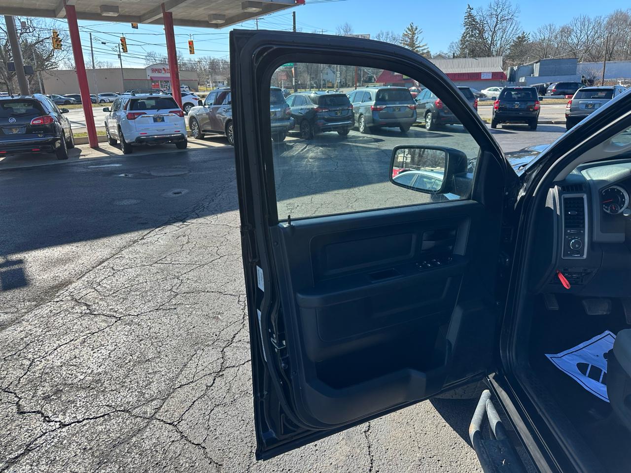 RAM 1500 4WD Crew Cab 140.5" Express 2015