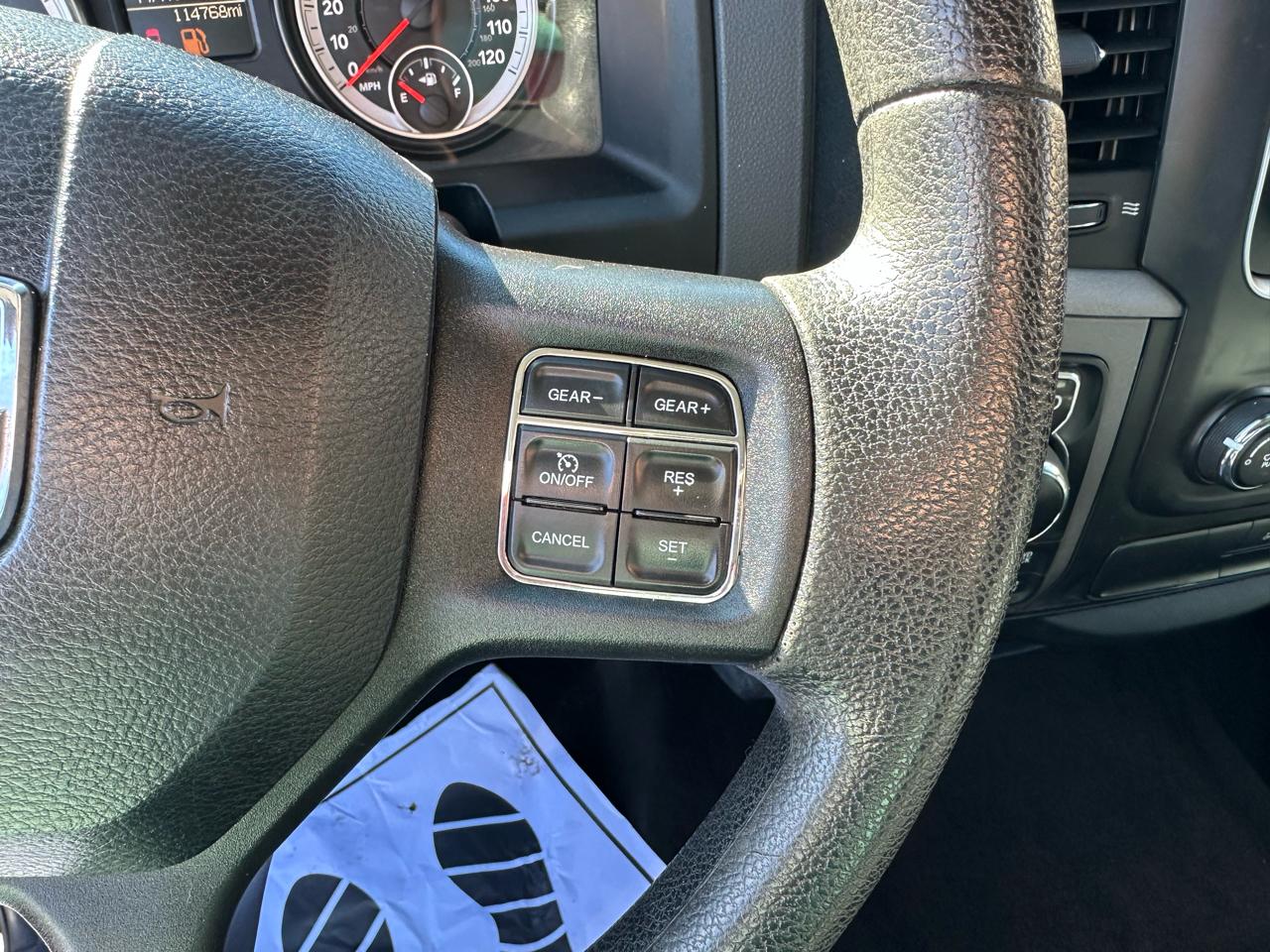 RAM 1500 4WD Crew Cab 140.5" Express 2015