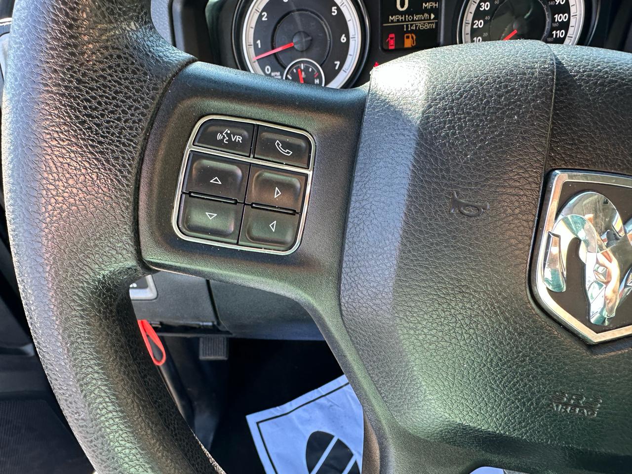 RAM 1500 4WD Crew Cab 140.5" Express 2015