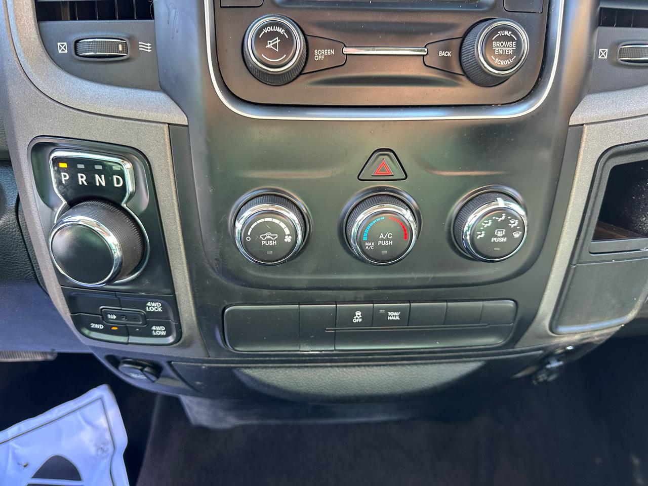 RAM 1500 4WD Crew Cab 140.5" Express 2015