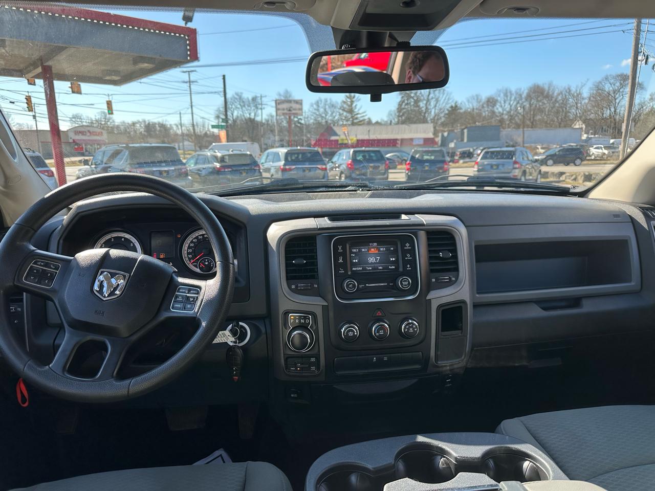 RAM 1500 4WD Crew Cab 140.5" Express 2015