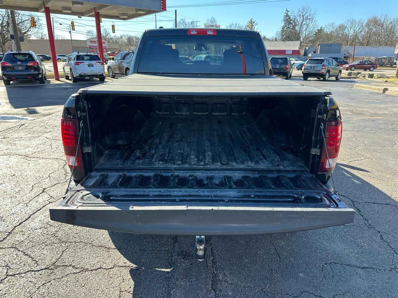 RAM 1500 4WD Crew Cab 140.5" Express 2015