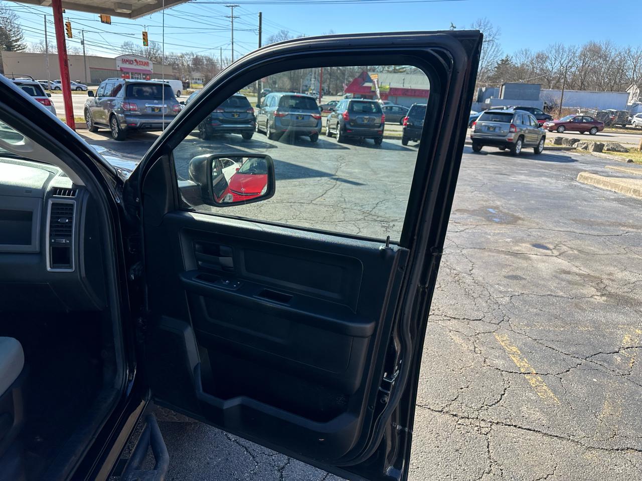 RAM 1500 4WD Crew Cab 140.5" Express 2015