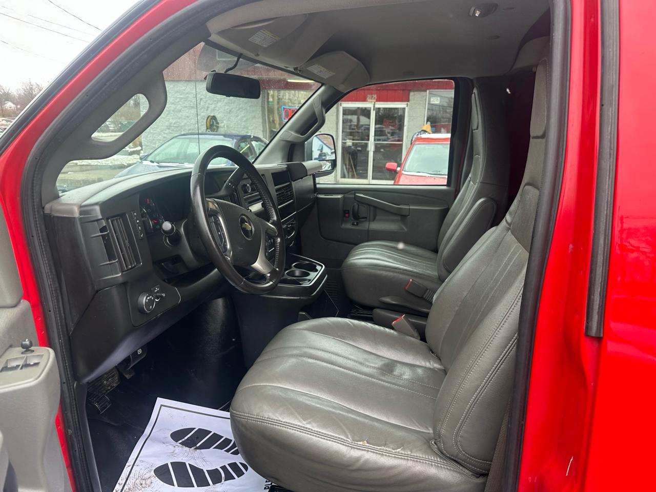 Chevrolet Express Cargo Van RWD 3500 135" 2019