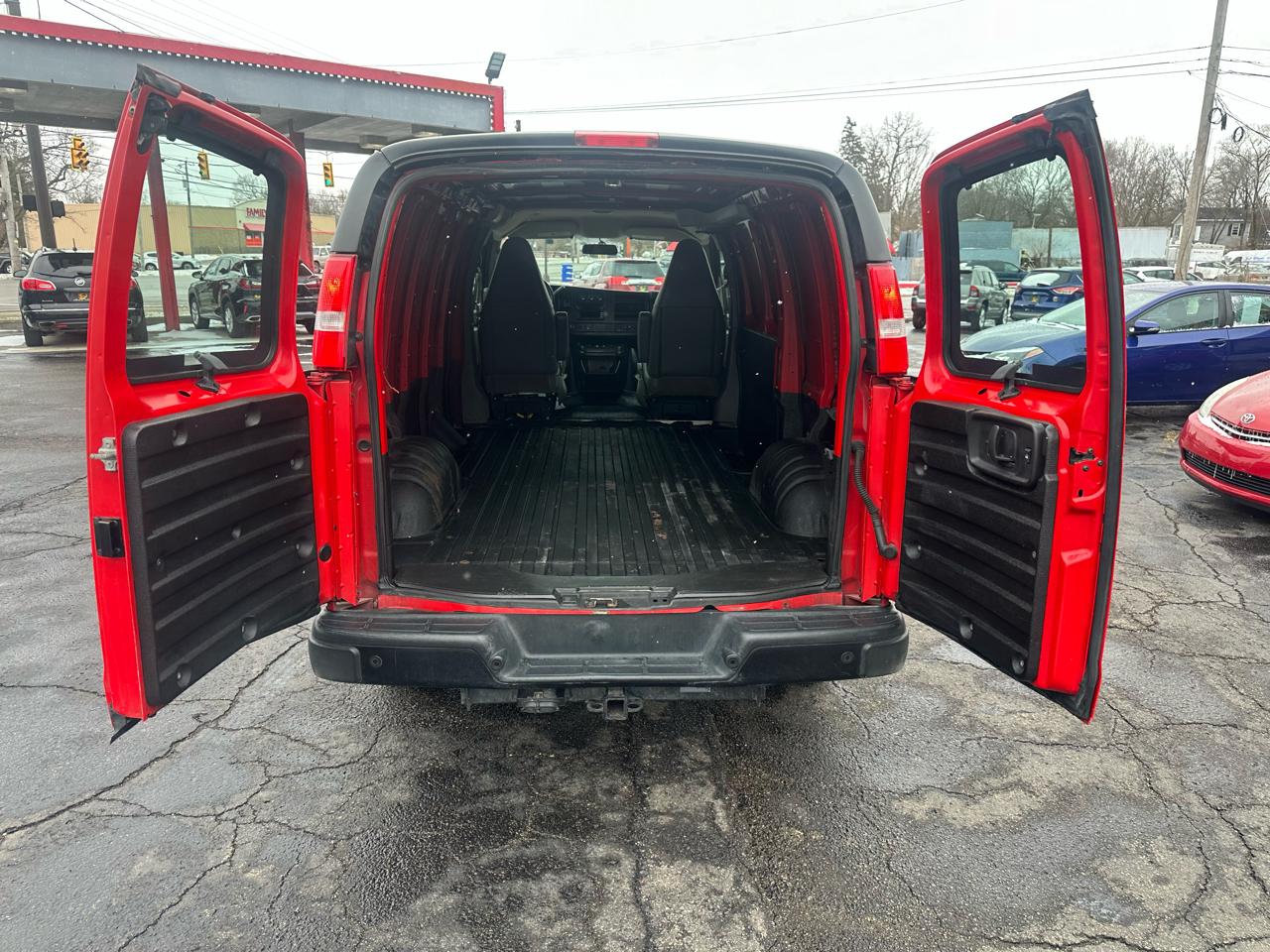 Chevrolet Express Cargo Van RWD 3500 135" 2019
