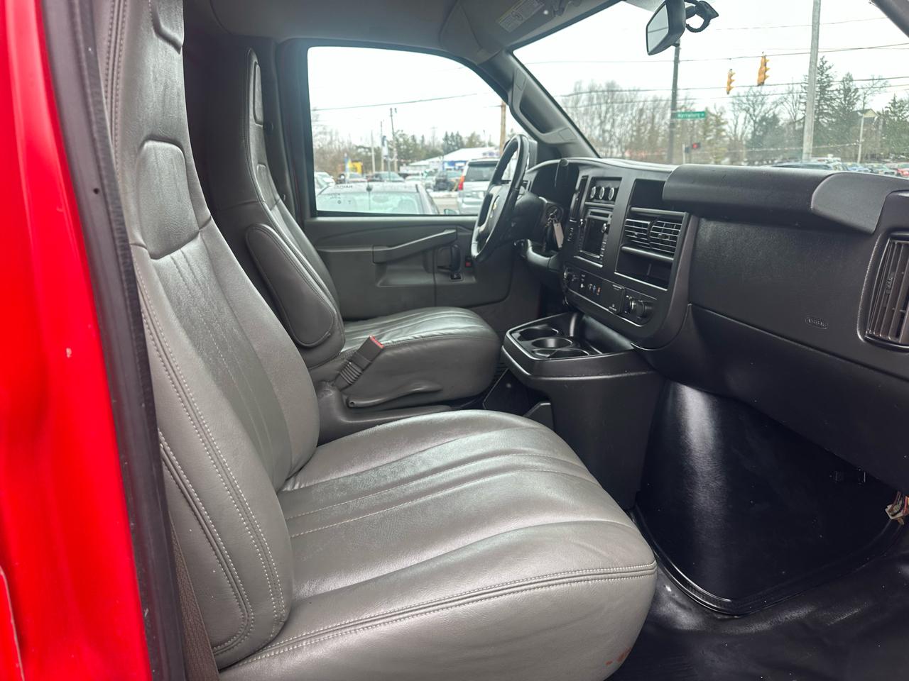 Chevrolet Express Cargo Van RWD 3500 135" 2019