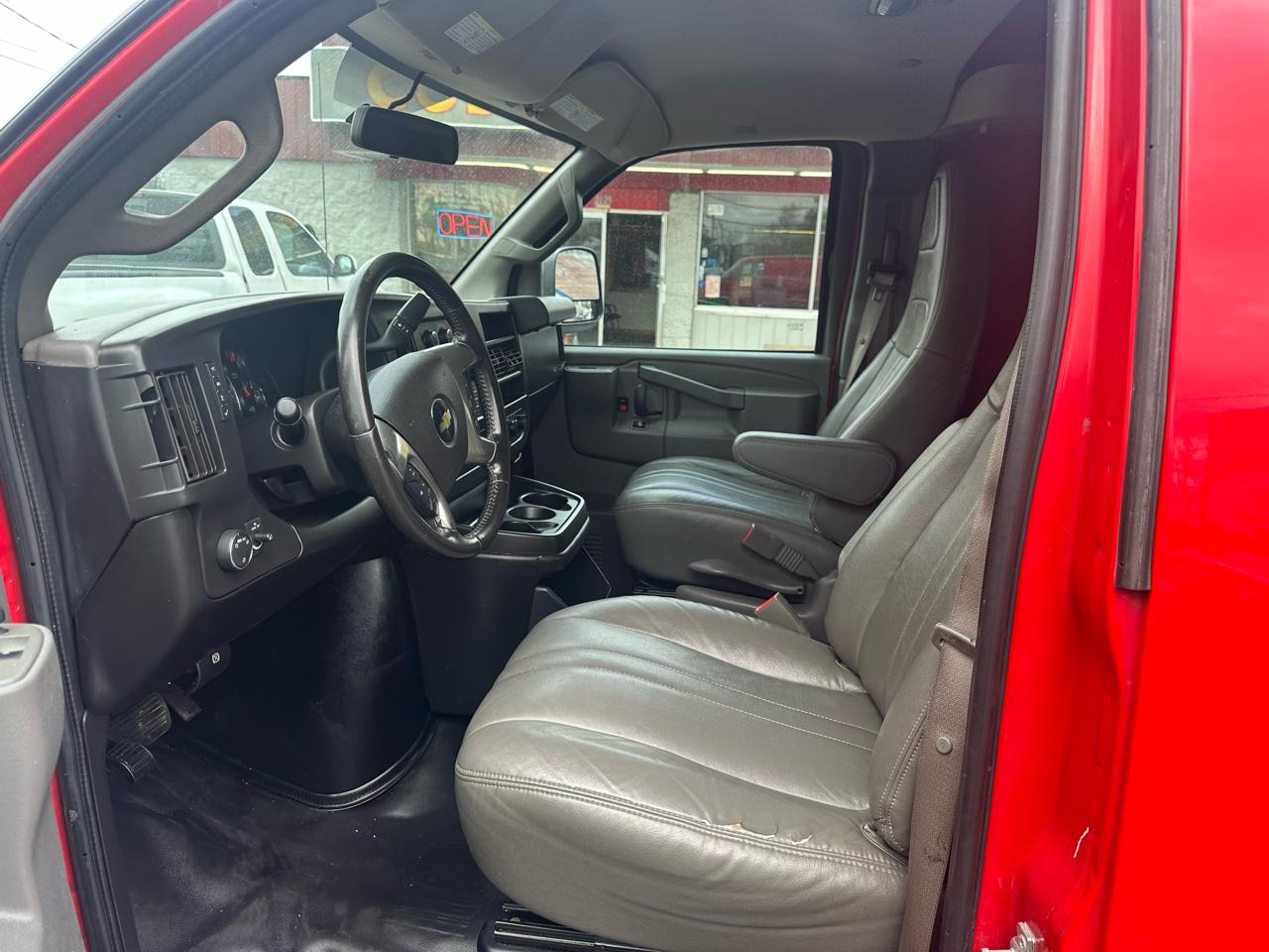 Chevrolet Express Cargo Van RWD 3500 135" 2019