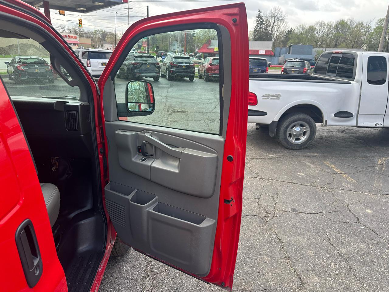 Chevrolet Express Cargo Van RWD 3500 135" 2019