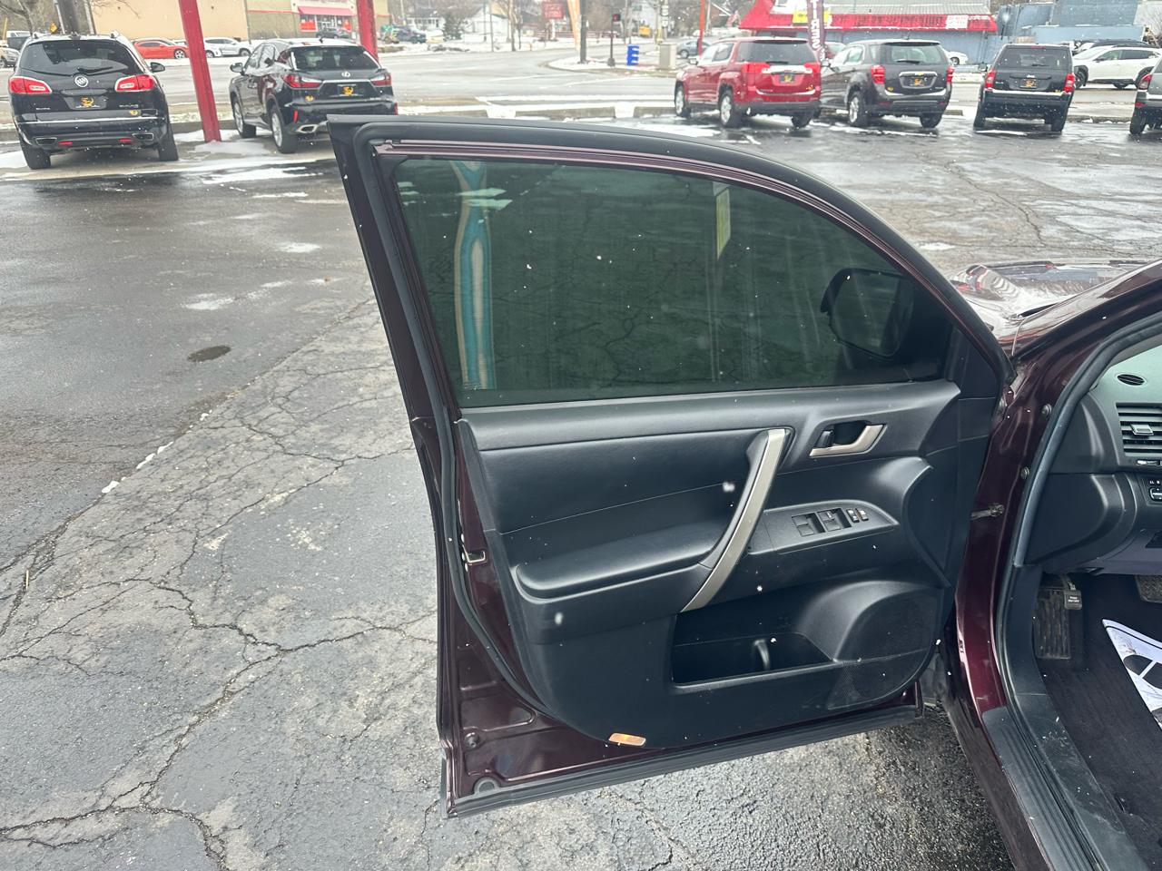 Toyota Highlander 4WD 4dr V6 Base (Natl) 2011