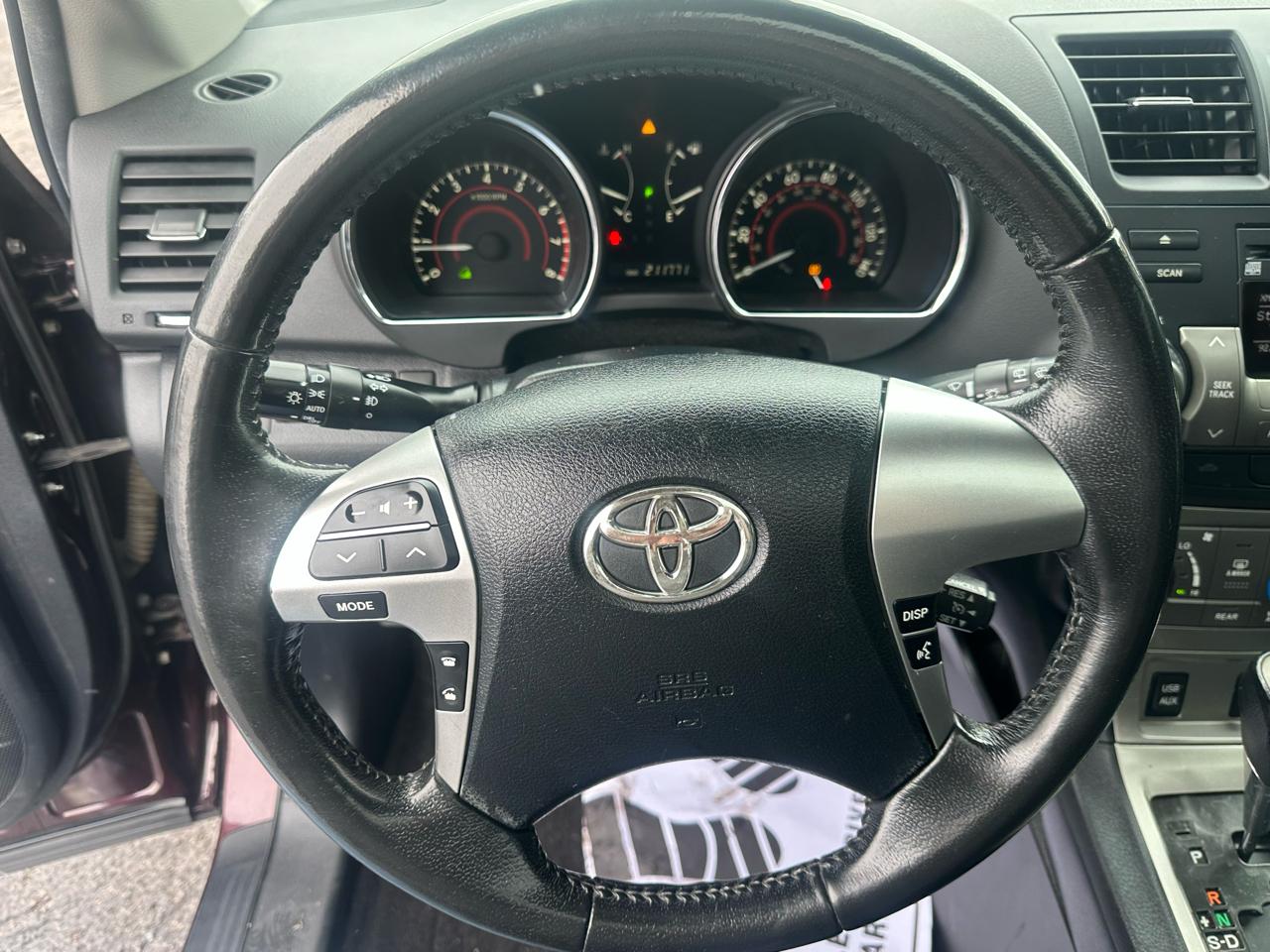 Toyota Highlander 4WD 4dr V6 Base (Natl) 2011