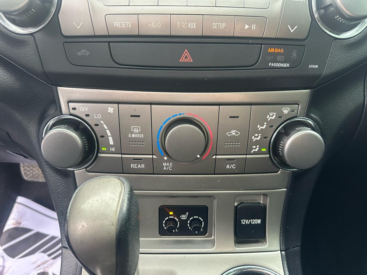 Toyota Highlander 4WD 4dr V6 Base (Natl) 2011