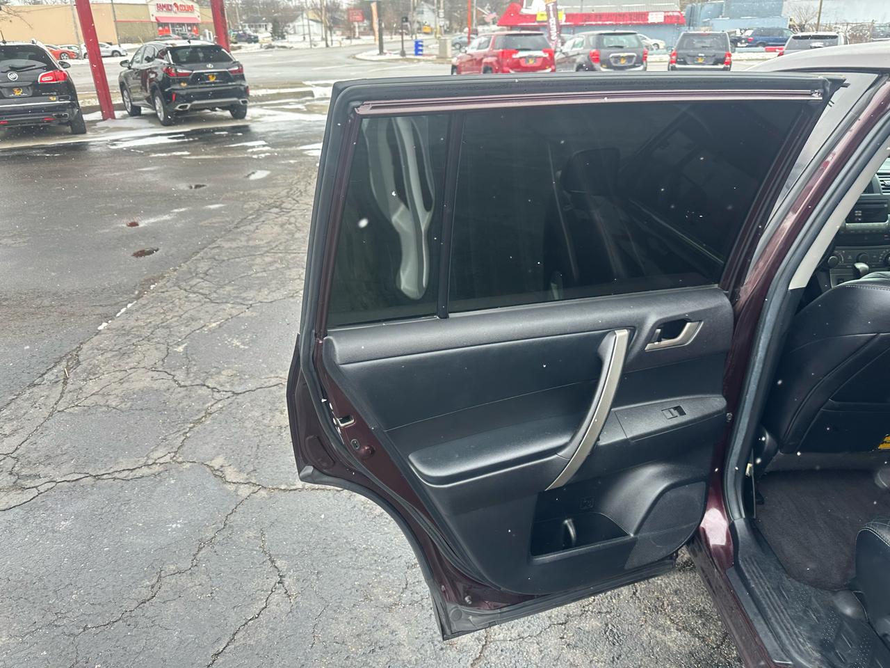 Toyota Highlander 4WD 4dr V6 Base (Natl) 2011