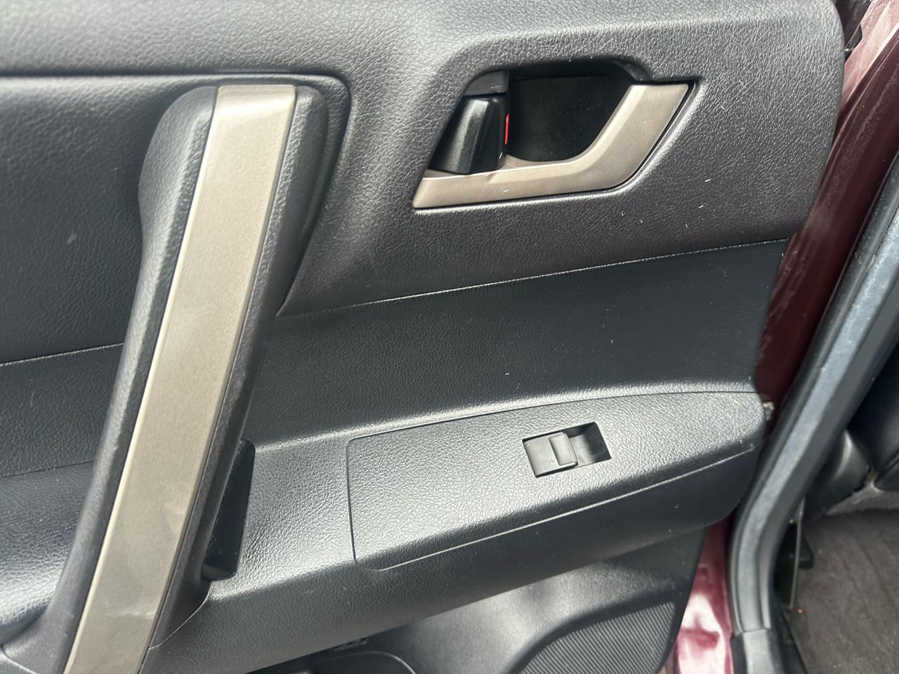 Toyota Highlander 4WD 4dr V6 Base (Natl) 2011