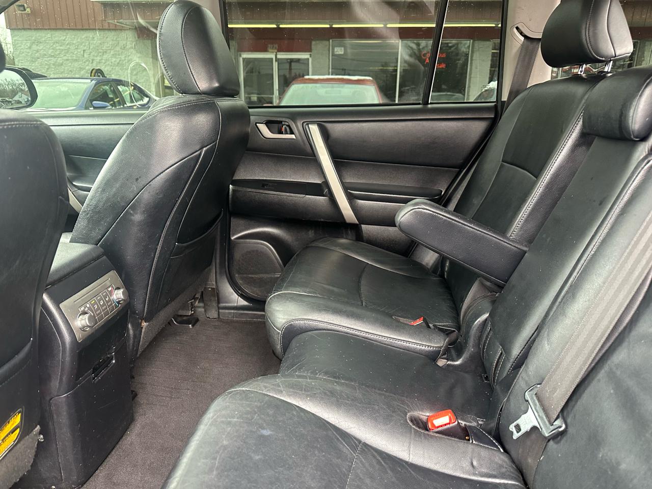 Toyota Highlander 4WD 4dr V6 Base (Natl) 2011