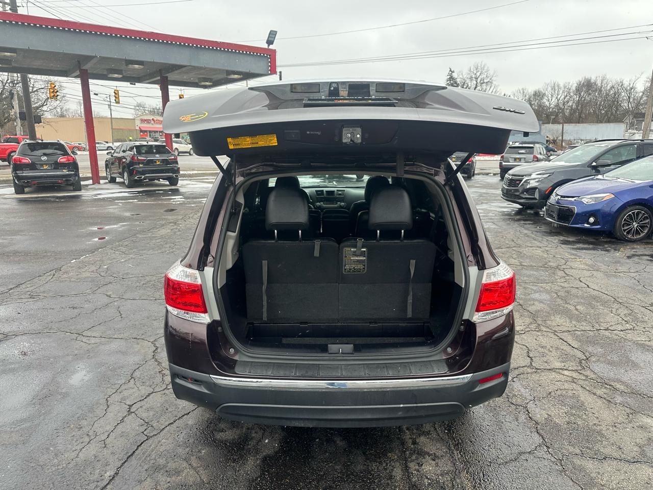 Toyota Highlander 4WD 4dr V6 Base (Natl) 2011