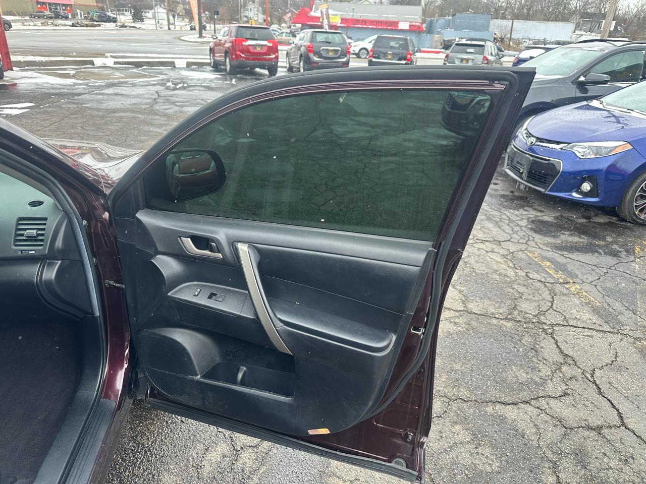 Toyota Highlander 4WD 4dr V6 Base (Natl) 2011