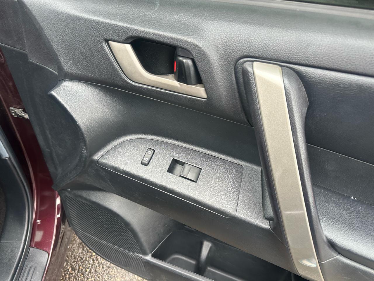 Toyota Highlander 4WD 4dr V6 Base (Natl) 2011