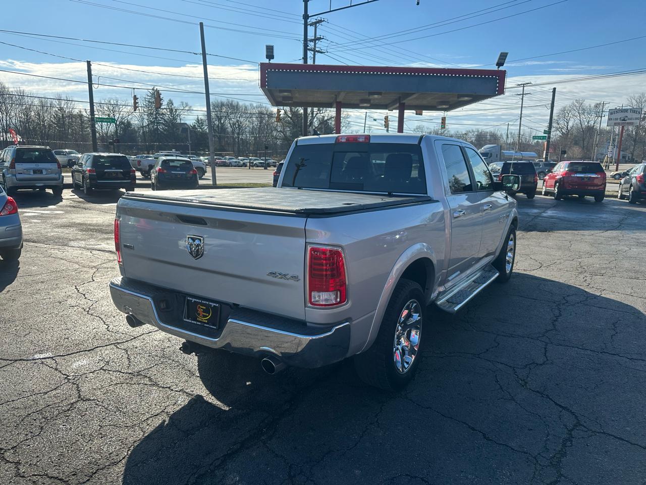 RAM 1500 Laramie 4x4 Crew Cab 5'7" Box 2017