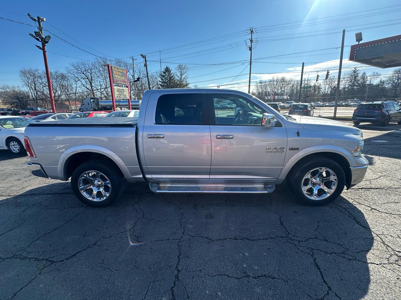 RAM 1500 Laramie 4x4 Crew Cab 5'7" Box 2017