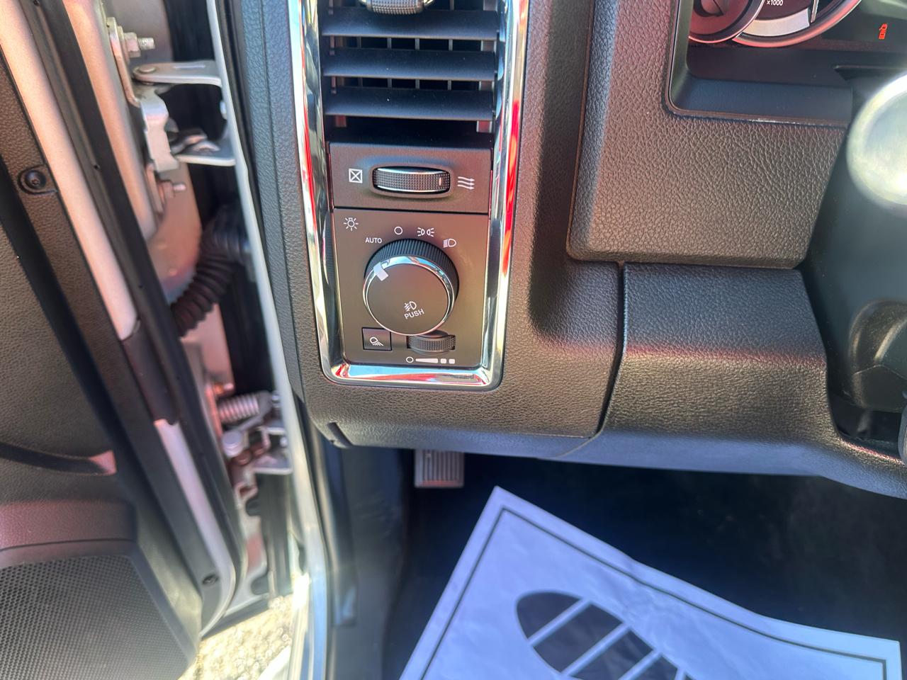 RAM 1500 Laramie 4x4 Crew Cab 5'7" Box 2017