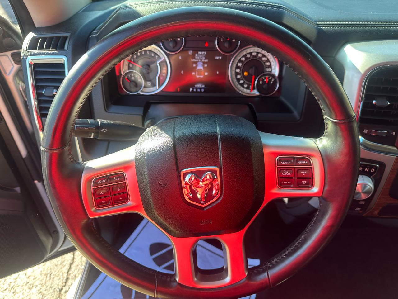 RAM 1500 Laramie 4x4 Crew Cab 5'7" Box 2017