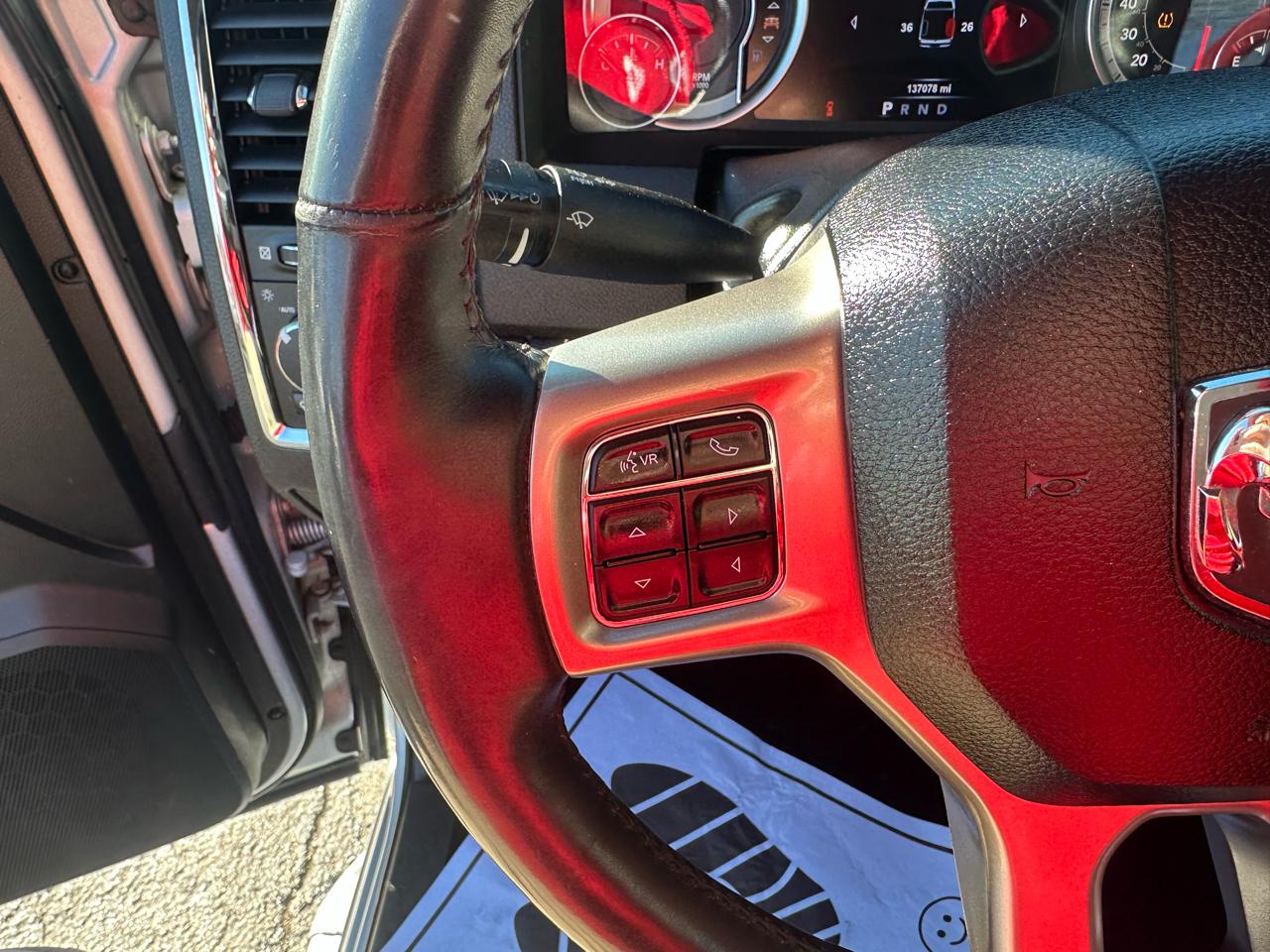 RAM 1500 Laramie 4x4 Crew Cab 5'7" Box 2017