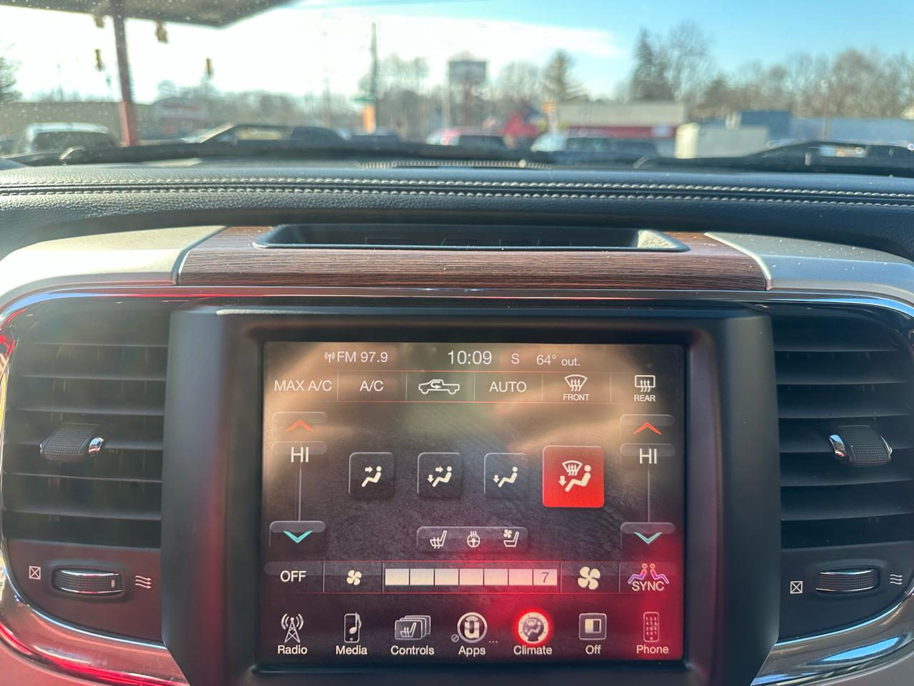 RAM 1500 Laramie 4x4 Crew Cab 5'7" Box 2017