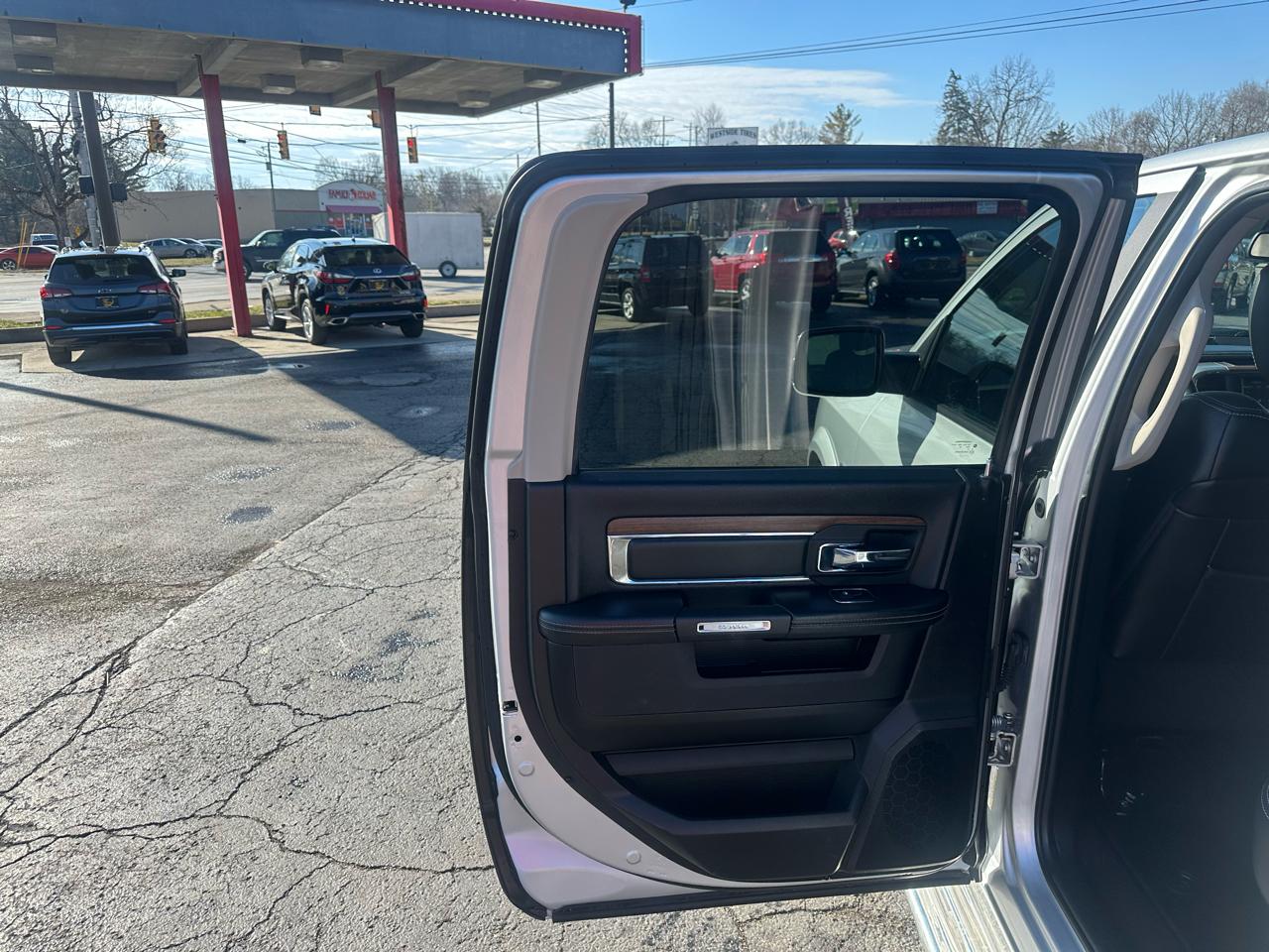 RAM 1500 Laramie 4x4 Crew Cab 5'7" Box 2017