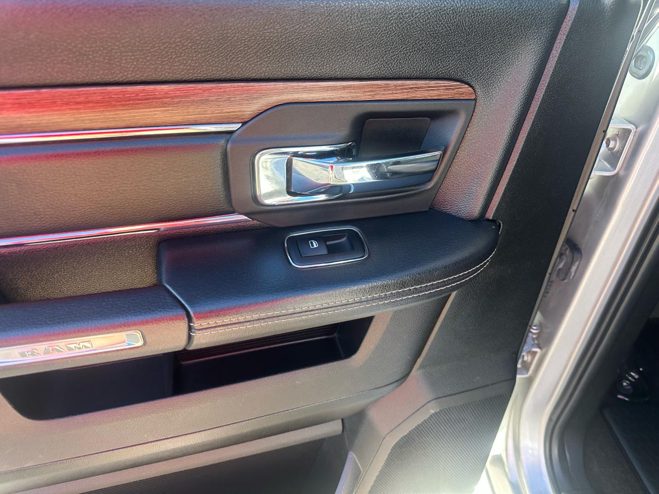 RAM 1500 Laramie 4x4 Crew Cab 5'7" Box 2017