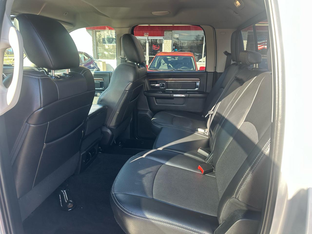 RAM 1500 Laramie 4x4 Crew Cab 5'7" Box 2017