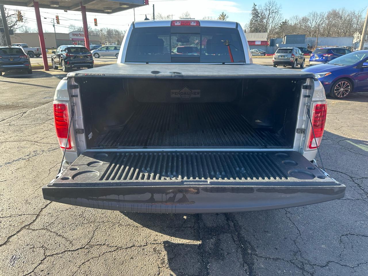 RAM 1500 Laramie 4x4 Crew Cab 5'7" Box 2017