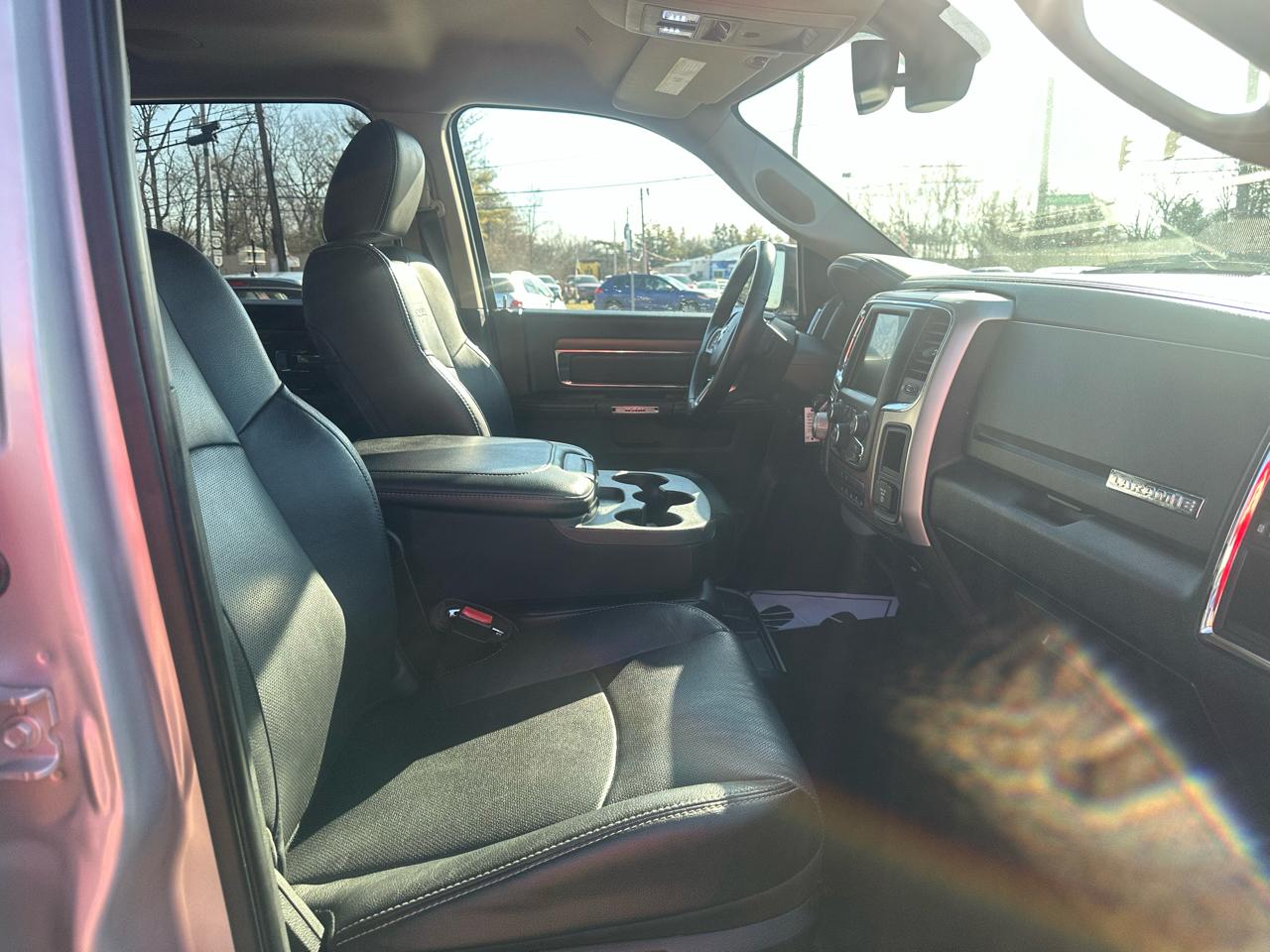 RAM 1500 Laramie 4x4 Crew Cab 5'7" Box 2017