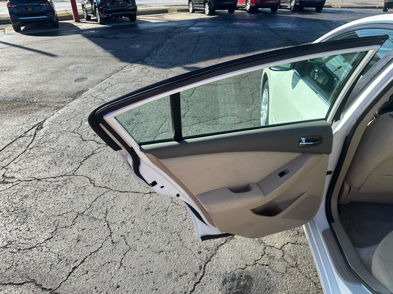 Nissan Altima 4dr Sdn I4 CVT 2.5 S 2012