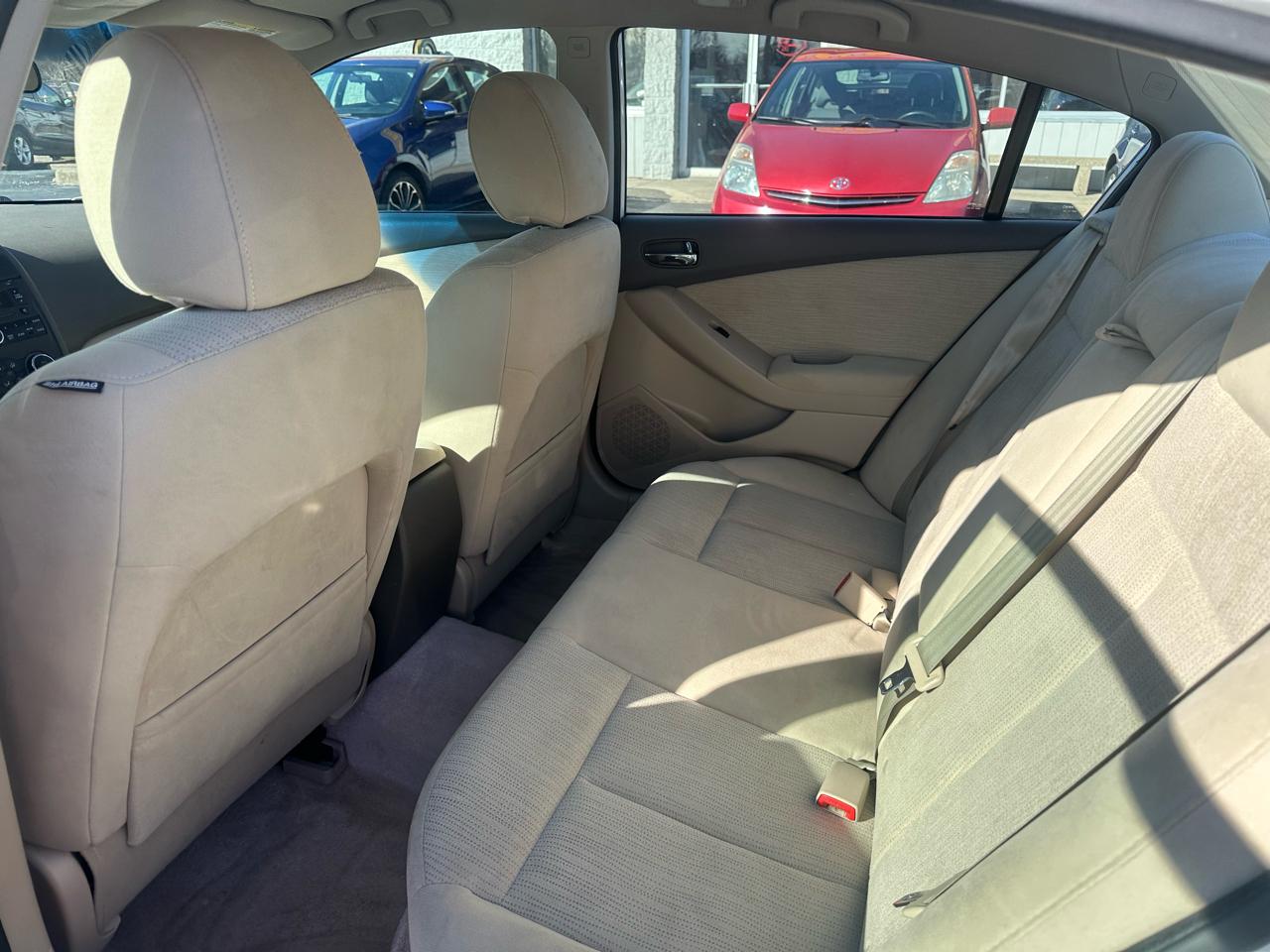 Nissan Altima 4dr Sdn I4 CVT 2.5 S 2012