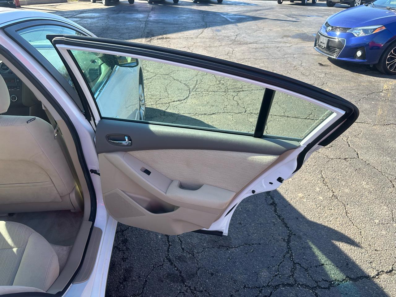 Nissan Altima 4dr Sdn I4 CVT 2.5 S 2012