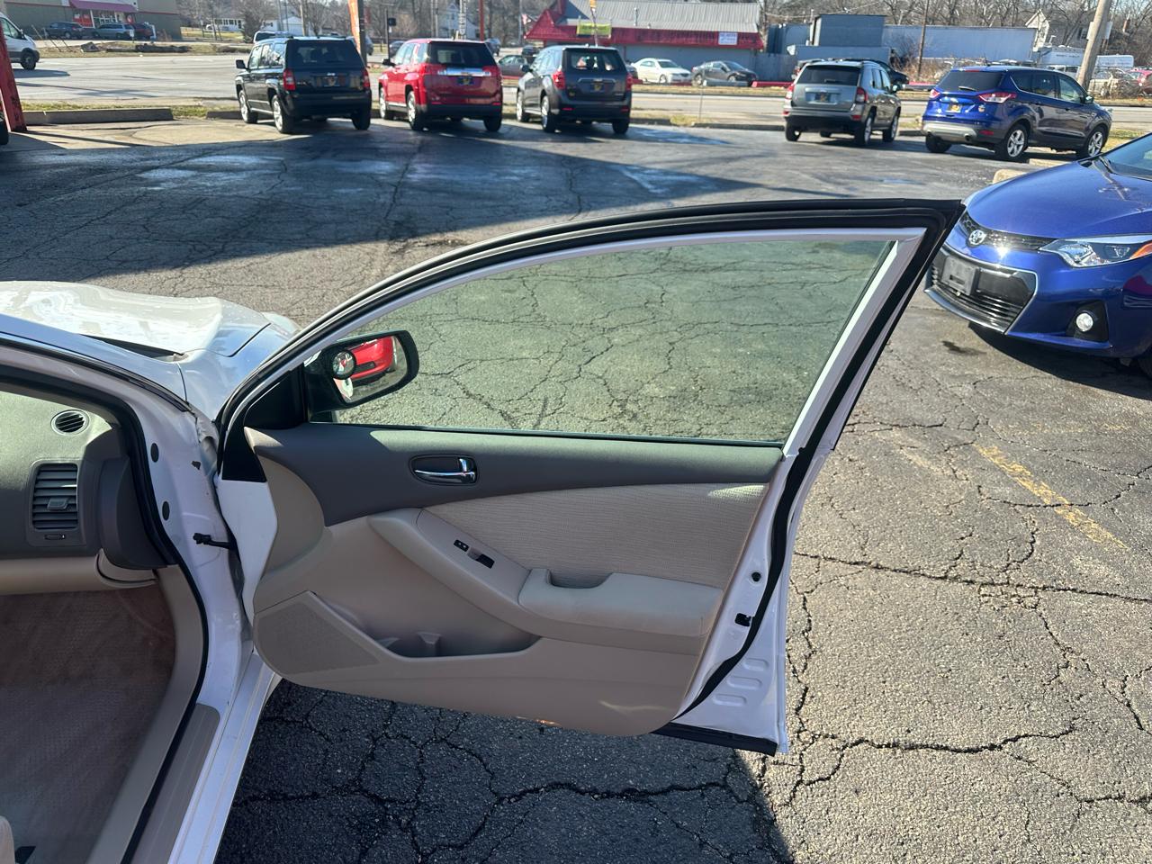 Nissan Altima 4dr Sdn I4 CVT 2.5 S 2012