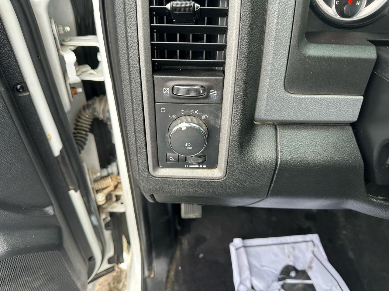 RAM 1500 4WD Quad Cab 140.5" Express 2014