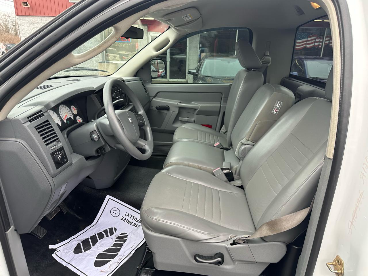 Dodge Ram 1500 2dr Reg Cab 120.5 ST 2006