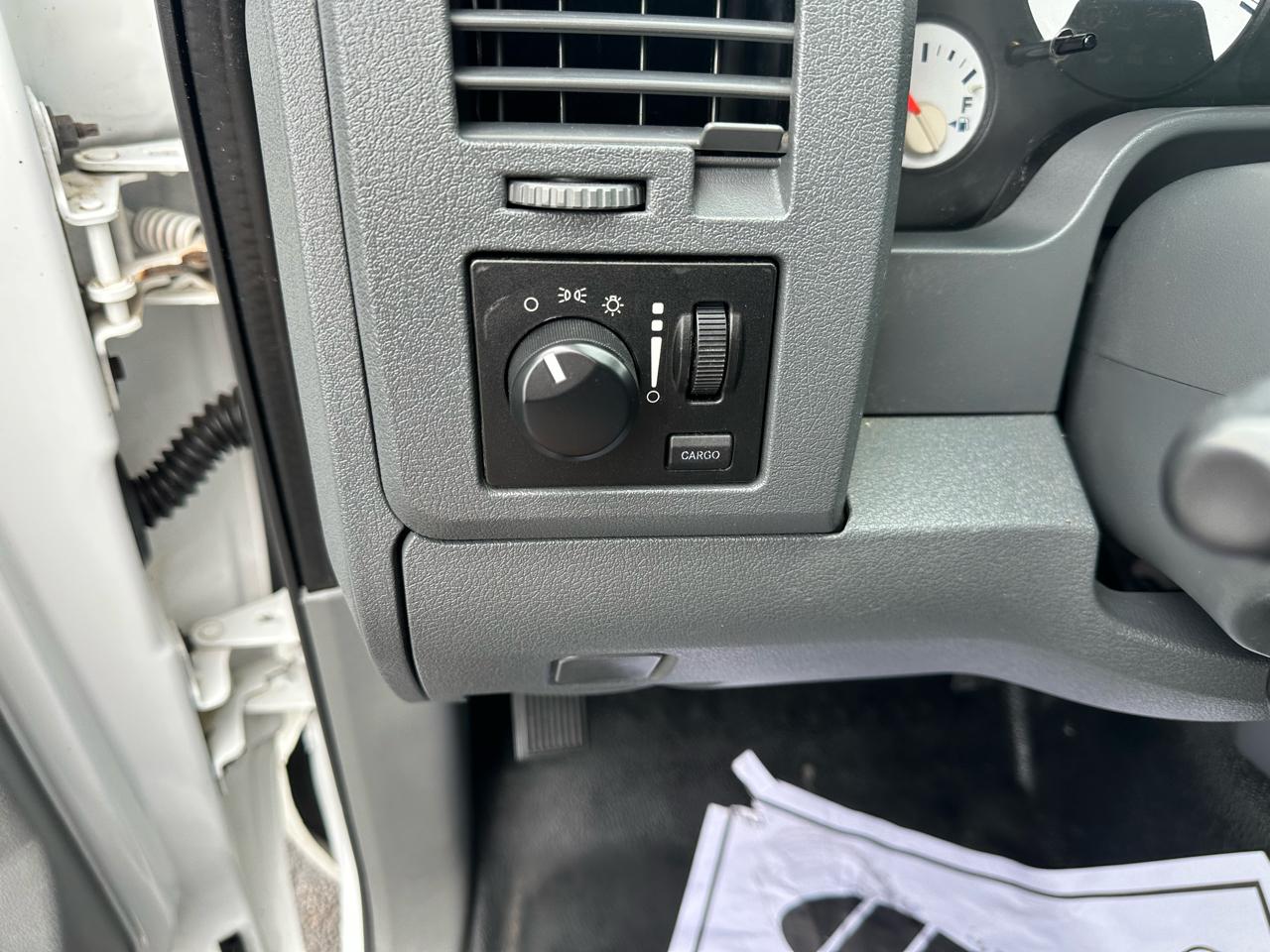 Dodge Ram 1500 2dr Reg Cab 120.5 ST 2006