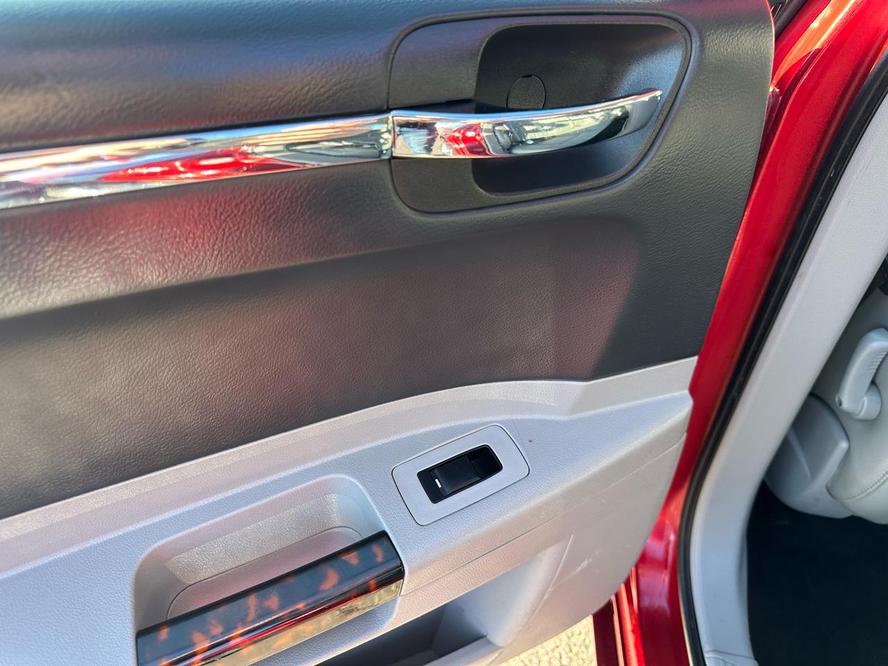 Chrysler 300 4dr Sdn 300C RWD 2007