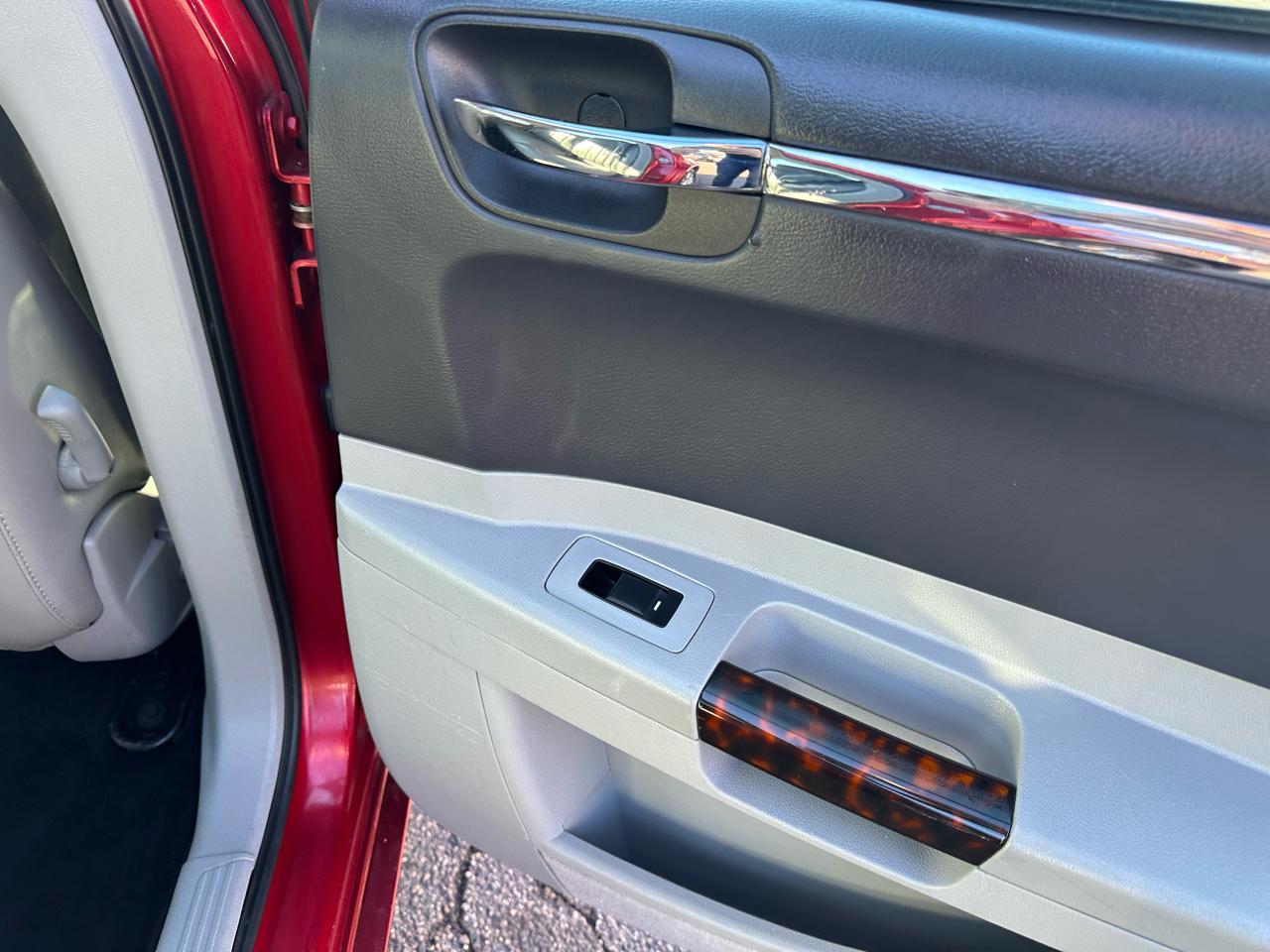 Chrysler 300 4dr Sdn 300C RWD 2007