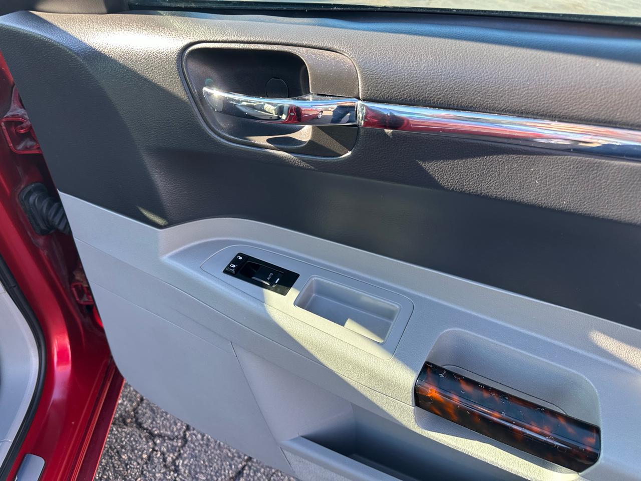 Chrysler 300 4dr Sdn 300C RWD 2007