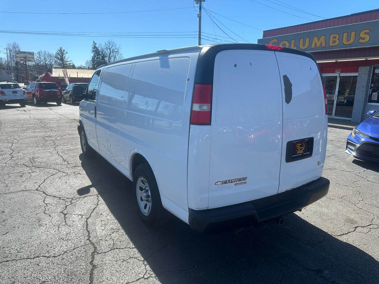 Chevrolet Express Cargo Van RWD 1500 135" 2011