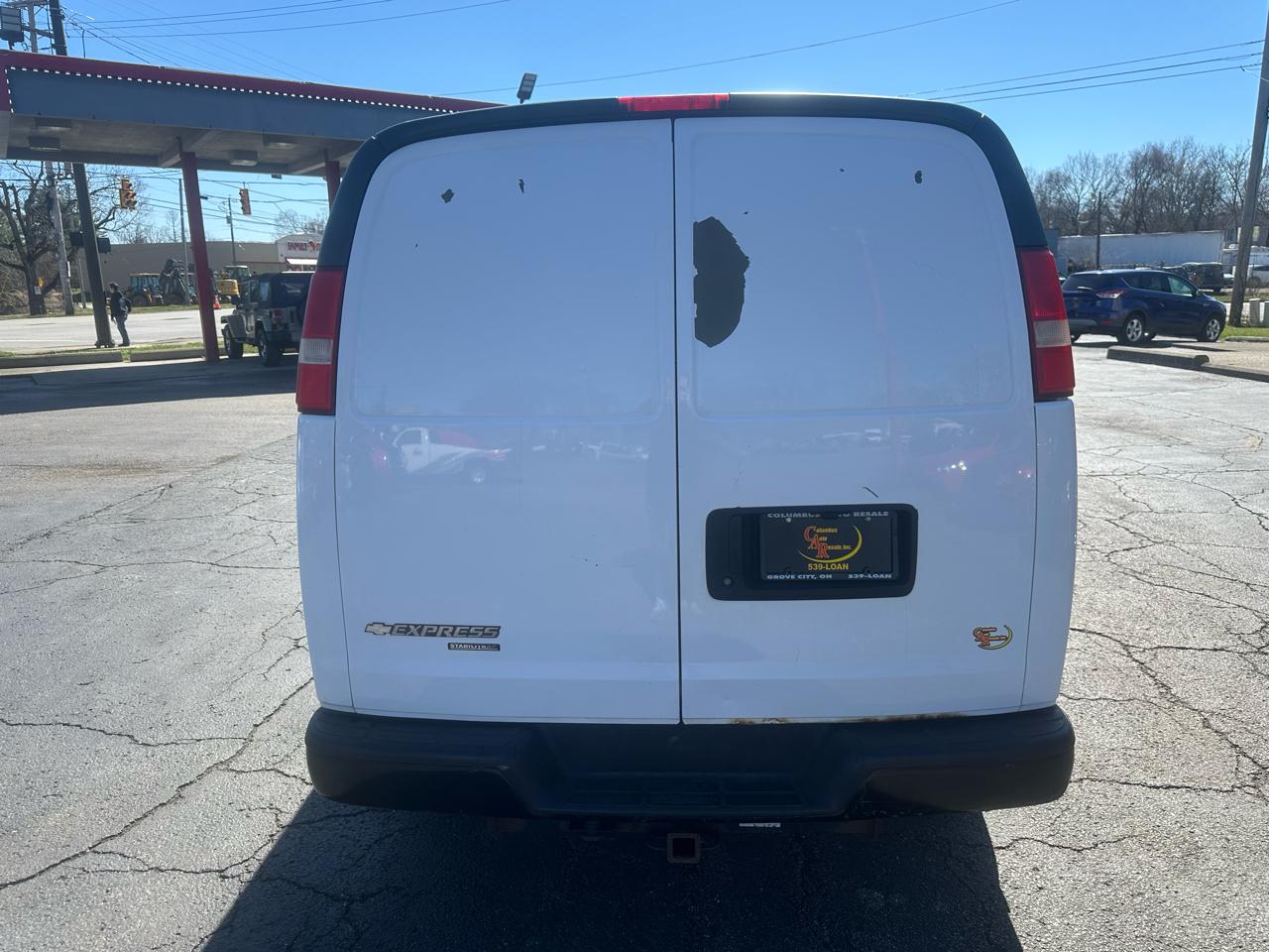 Chevrolet Express Cargo Van RWD 1500 135" 2011