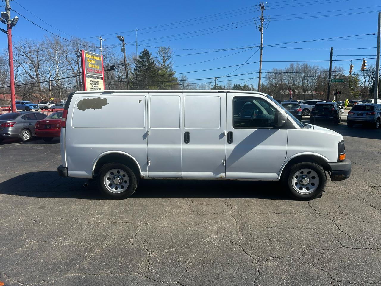 Chevrolet Express Cargo Van RWD 1500 135" 2011