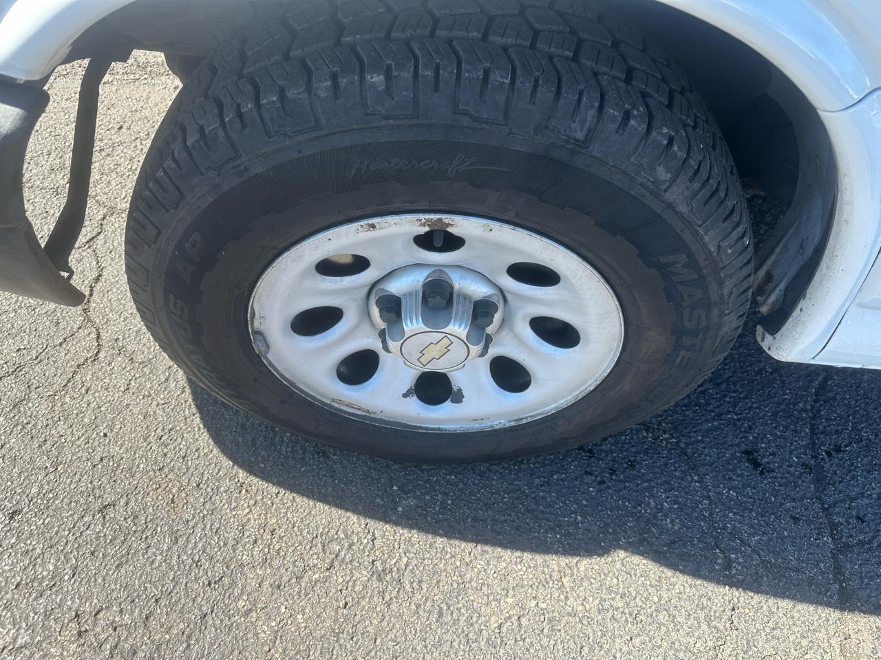 Chevrolet Express Cargo Van RWD 1500 135" 2011