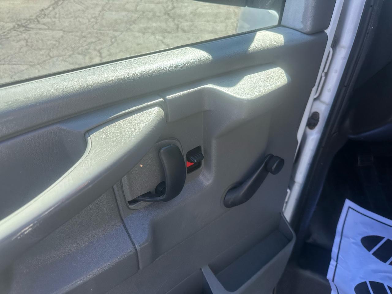 Chevrolet Express Cargo Van RWD 1500 135" 2011