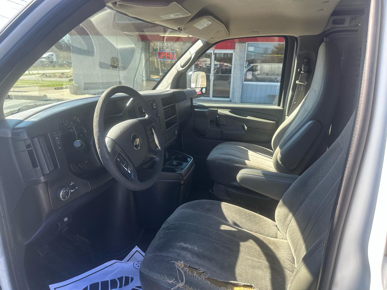 Chevrolet Express Cargo Van RWD 1500 135" 2011
