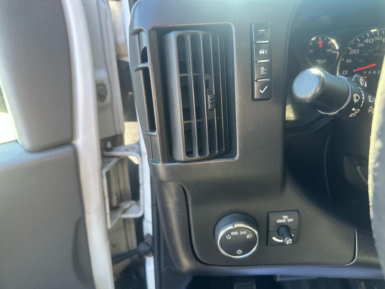 Chevrolet Express Cargo Van RWD 1500 135" 2011